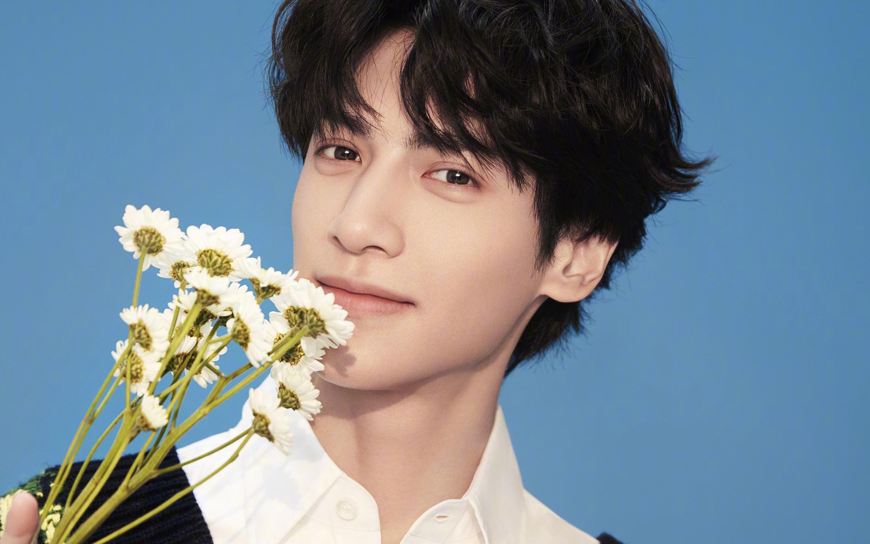 _铁路沿线：景色如画的轨道线上比赛_，铁路沿线风景