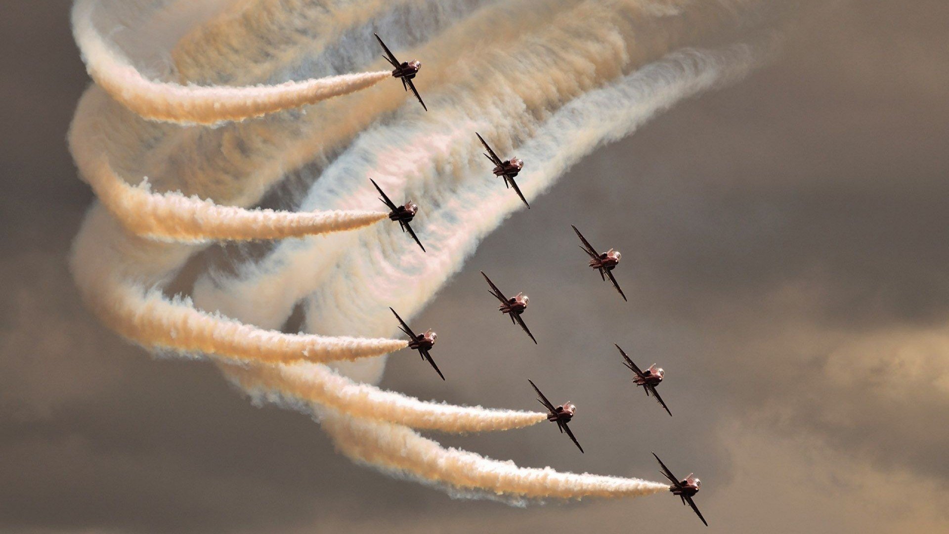 九游娱乐官网 (jiuyou)-“从冰雪到沙漠：环游全球最危险赛段的巅峰对决”，从冰川到沙漠