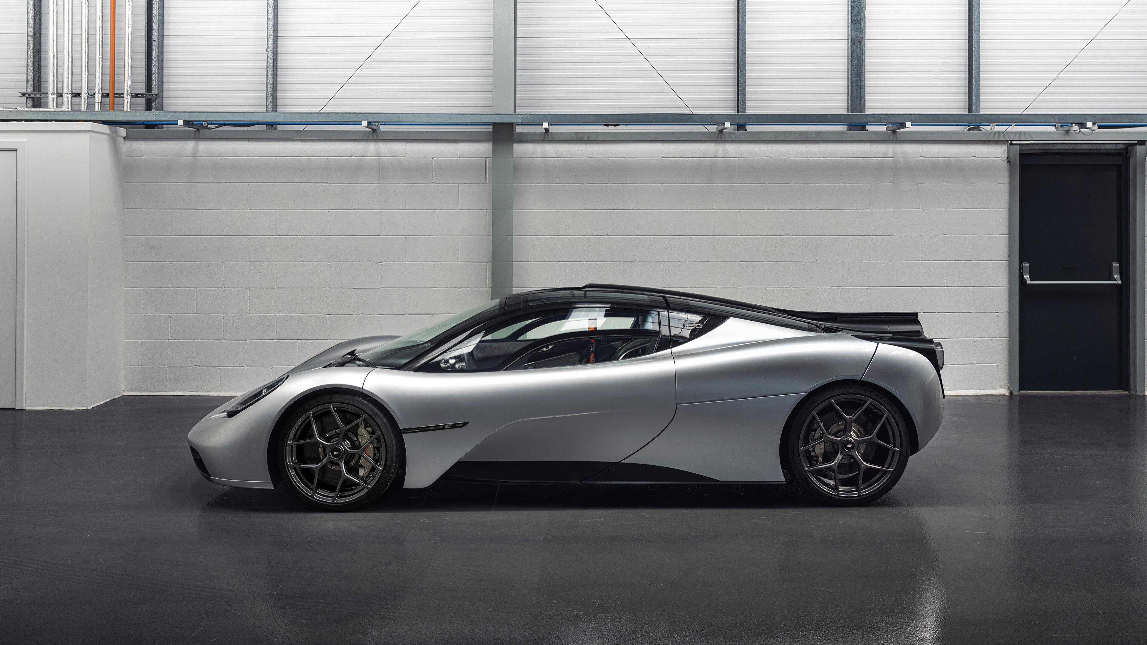 九游下载安装-中超联赛引入智能裁判技术提升判罚精准度，中超裁判又出争议判罚